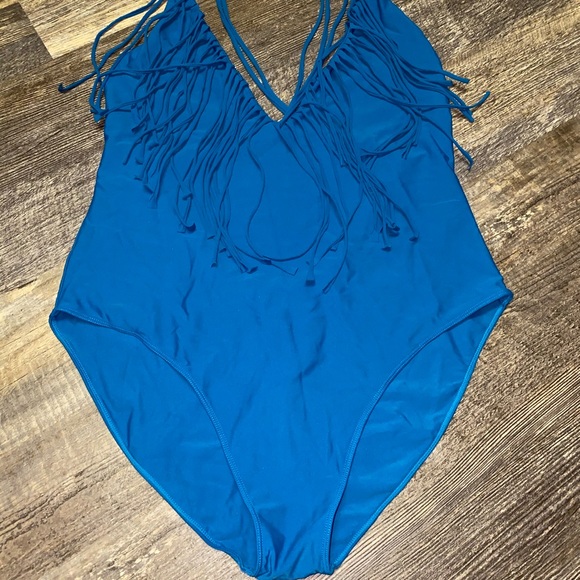 One piece - Picture 4 of 10